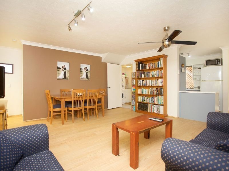 11/1A Mcleod Street, Highland Park QLD 4211