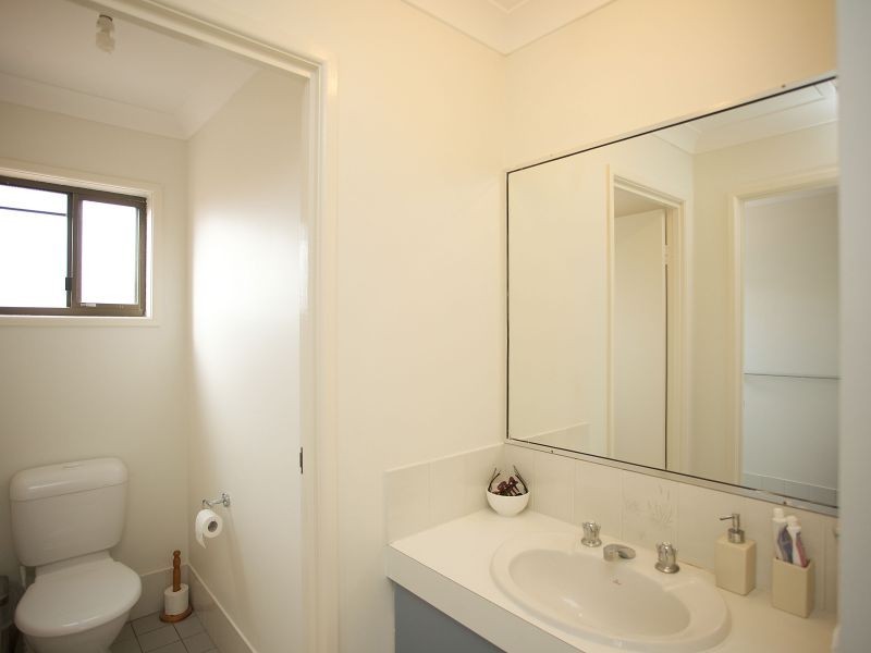 11/1A Mcleod Street, Highland Park QLD 4211