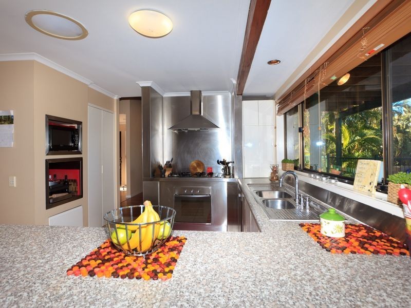 26 Summit Crescent, Carrara QLD 4211