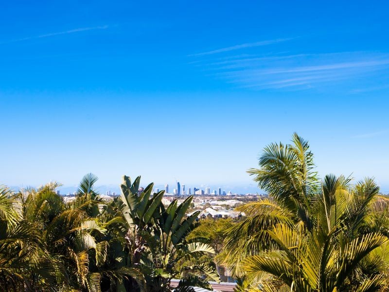 26 Summit Crescent, Carrara QLD 4211