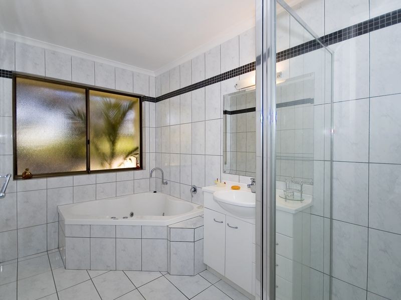 26 Summit Crescent, Carrara QLD 4211