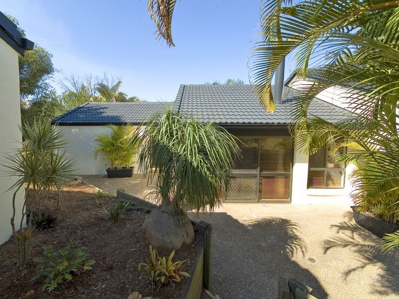 26 Summit Crescent, Carrara QLD 4211