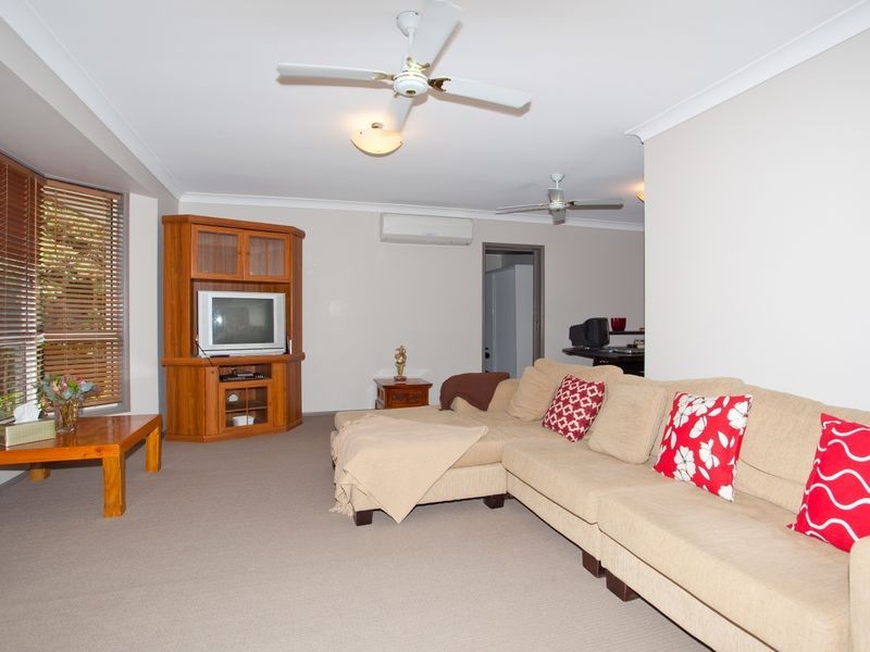 68 Renfrew Drive, Highland Park QLD 4211