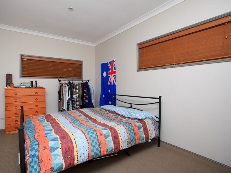 68 Renfrew Drive, Highland Park QLD 4211