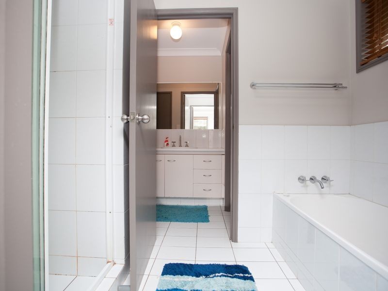 68 Renfrew Drive, Highland Park QLD 4211