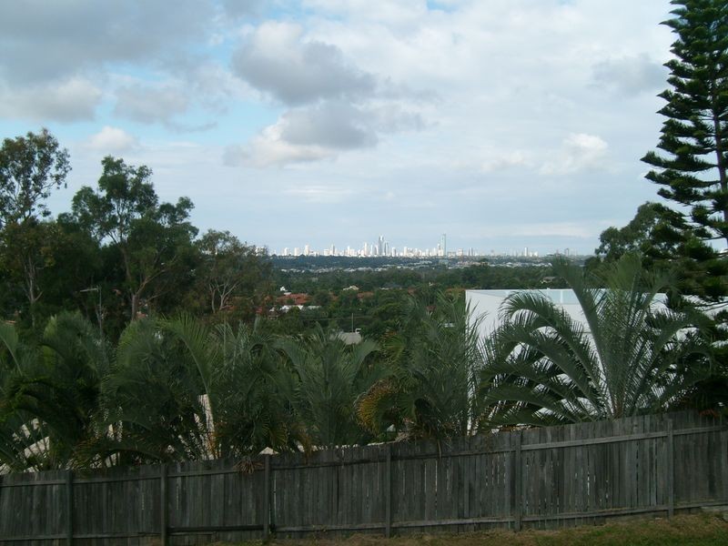 24 Explorers Way, Highland Park QLD 4211