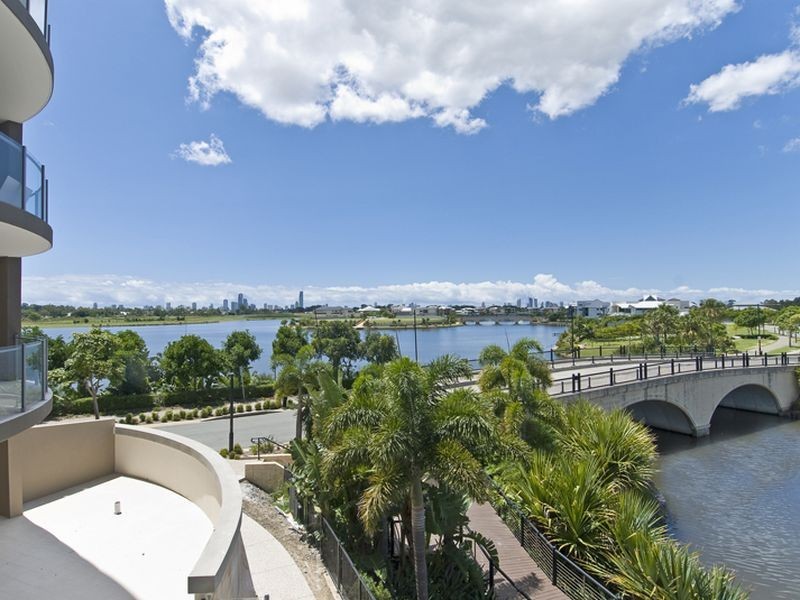 1-24 ‘Quay Views’ Emerald Lakes Drive, Carrara QLD 4211