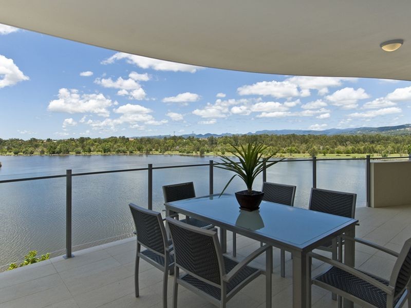 1-24 ‘Quay Views’ Emerald Lakes Drive, Carrara QLD 4211