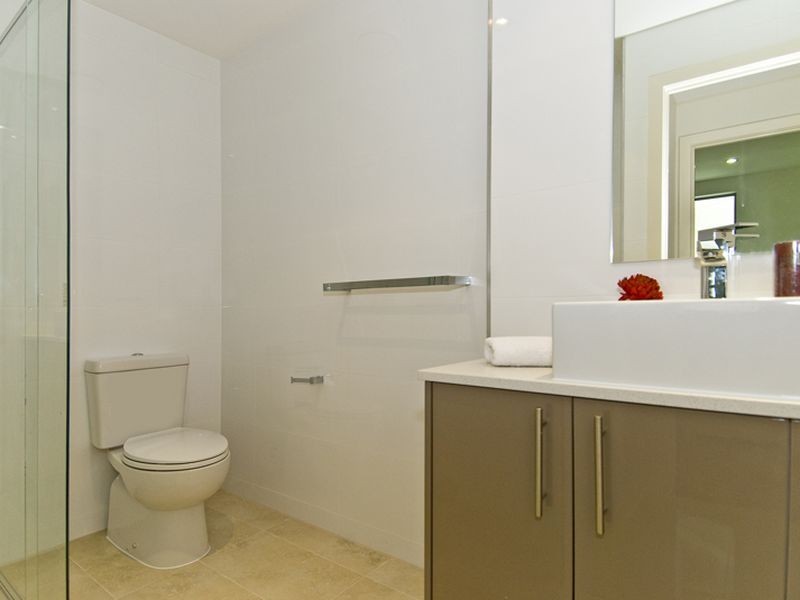 1-24 ‘Quay Views’ Emerald Lakes Drive, Carrara QLD 4211