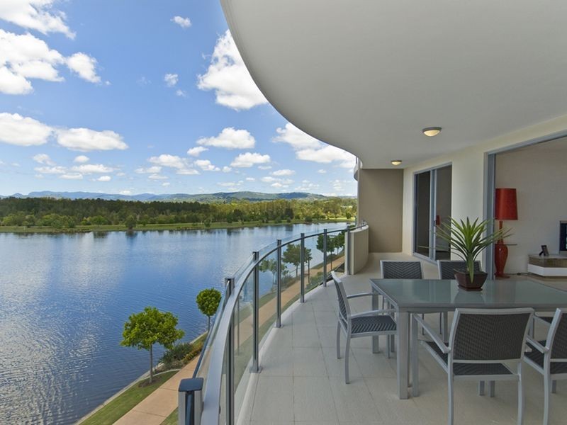 1-24 ‘Quay Views’ Emerald Lakes Drive, Carrara QLD 4211