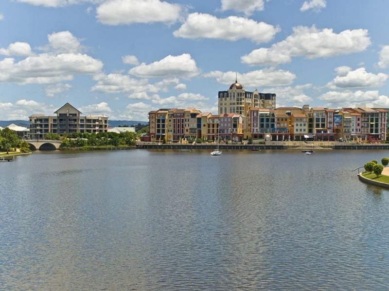 1-24 ‘Quay Views’ Emerald Lakes Drive, Carrara QLD 4211