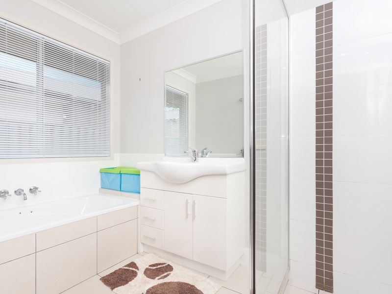 8 Kelsey Circuit, Nerang QLD 4211