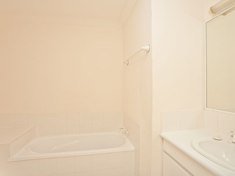 6/152 Palm Meadows Drive, Carrara QLD 4211