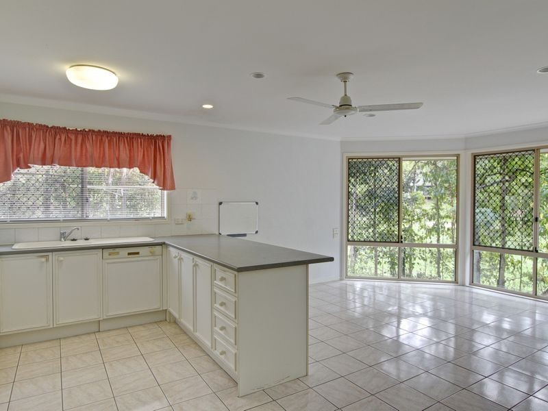 27 Ben Lomond Drive, Highland Park QLD 4211