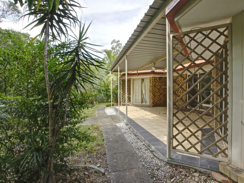 27 Ben Lomond Drive, Highland Park QLD 4211