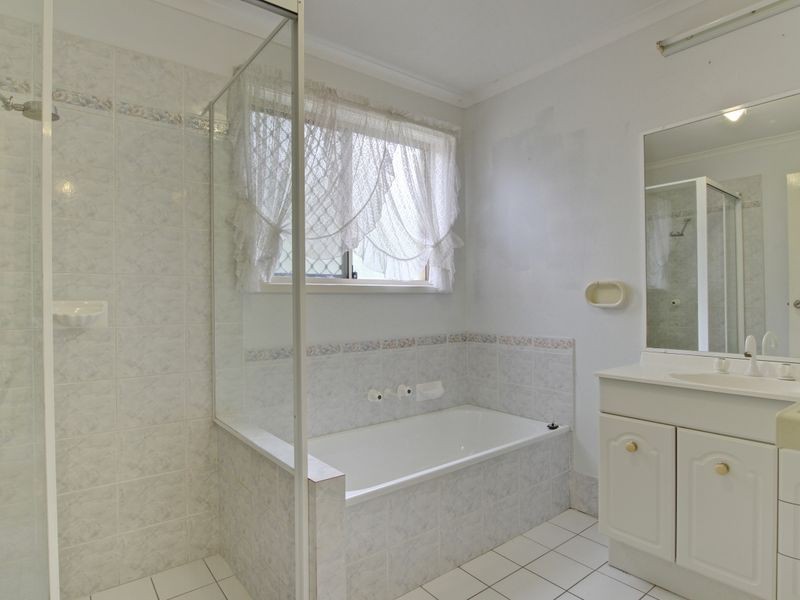 27 Ben Lomond Drive, Highland Park QLD 4211