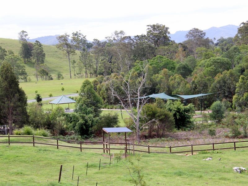 4 Bush Knoll Place, Mount Nathan QLD 4211