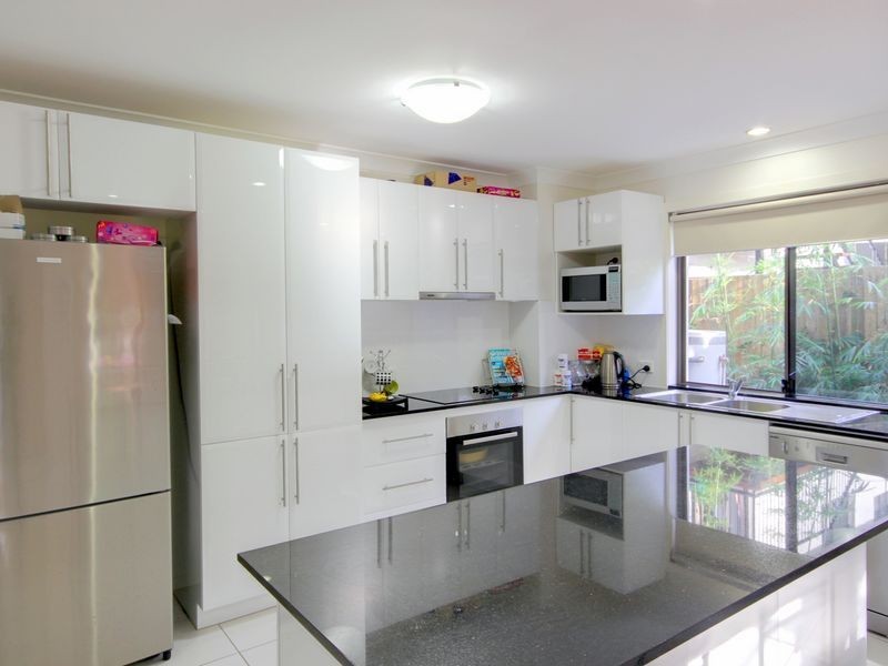 2/17 The Locale, Nerang QLD 4211