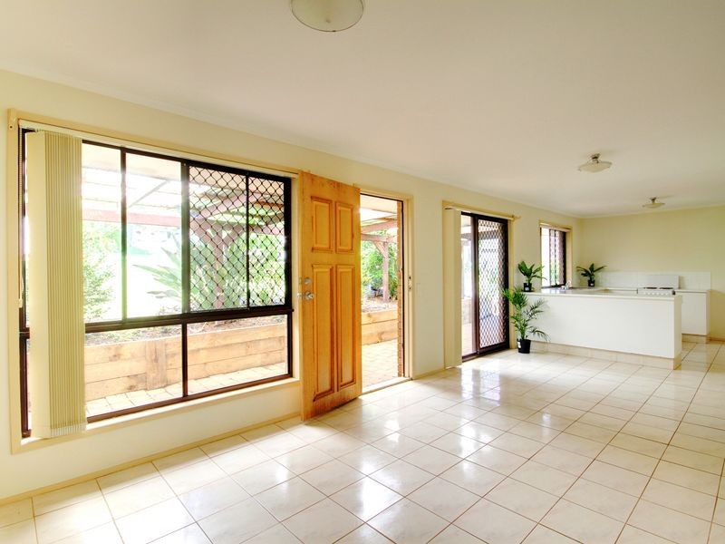 1/12 Wirth Terrace, Highland Park QLD 4211