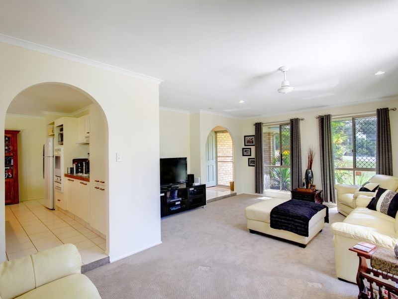 8 Aurora Crescent, Worongary QLD 4213