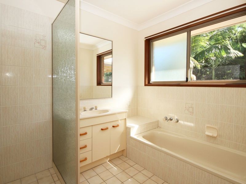 4 Jindabyne Court, Highland Park QLD 4211