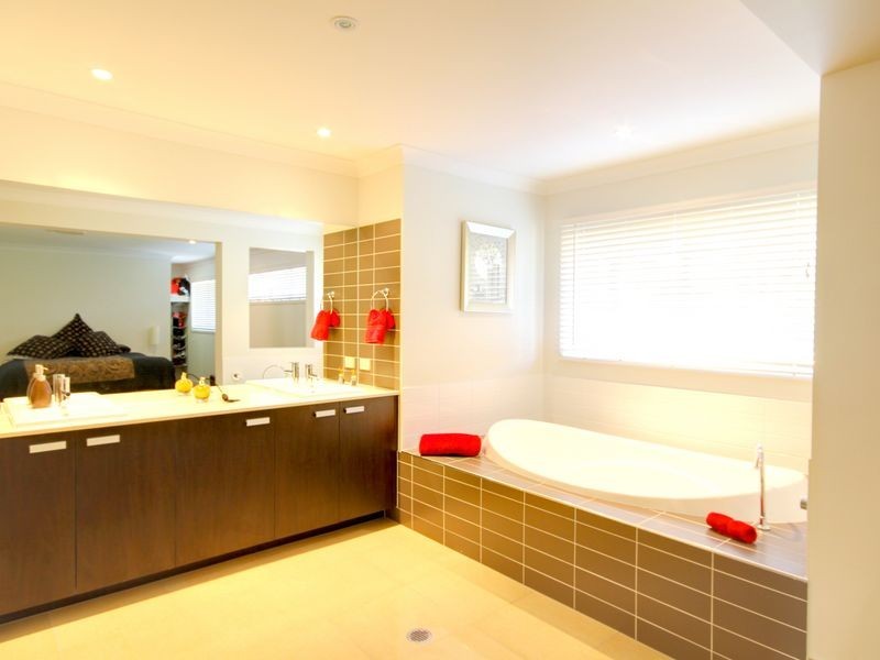 84 & 84A Alison Road, Carrara QLD 4211