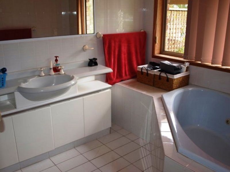 31 Kingsway Drive, Molendinar QLD 4214