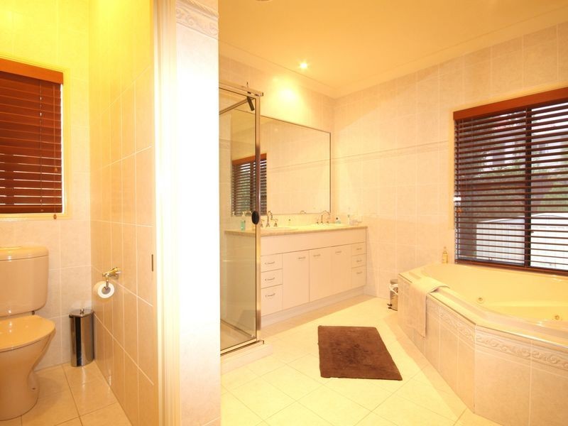 79 Armstrong Way, Highland Park QLD 4211