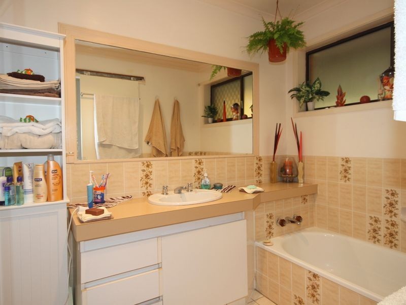 31 Alison Road, Carrara QLD 4211