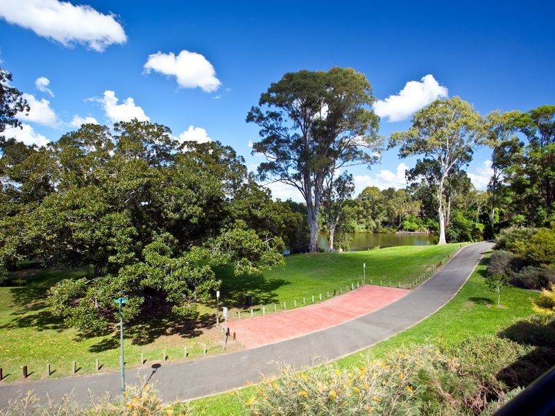 43 Riverwood Drive, Ashmore QLD 4214