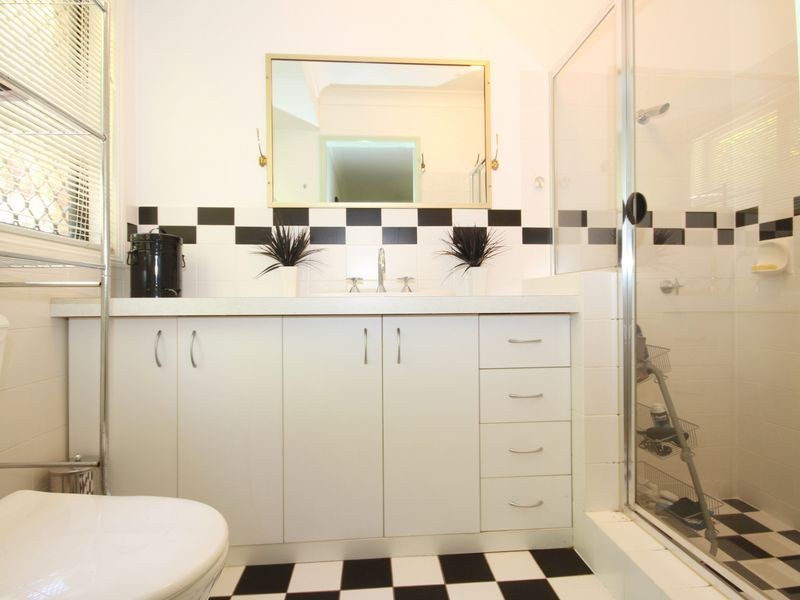 37 Woolmere Street, Carrara QLD 4211