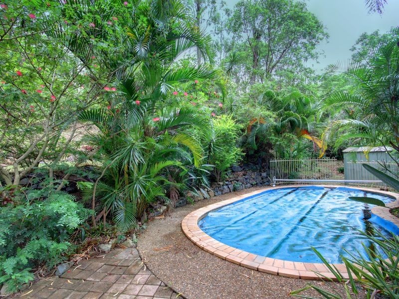 9 Design Place, Highland Park QLD 4211