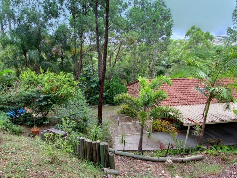 9 Design Place, Highland Park QLD 4211