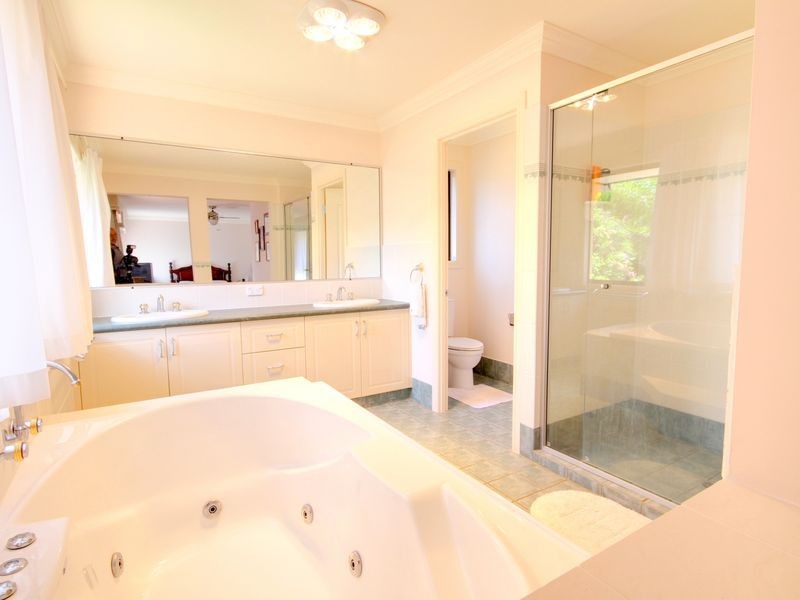 123 Armstrong Way, Highland Park QLD 4211