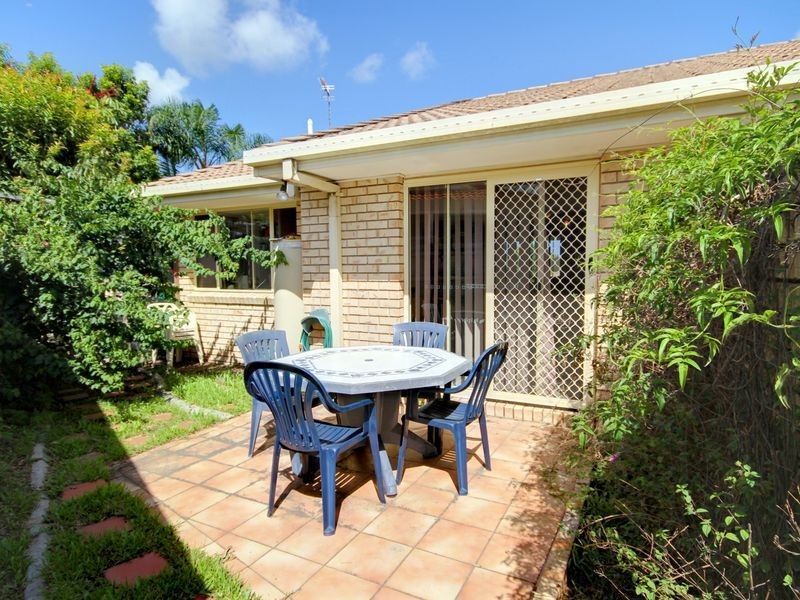 22 Hastings Crescent, Carrara QLD 4211
