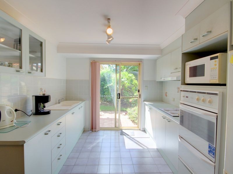 22 Hastings Crescent, Carrara QLD 4211