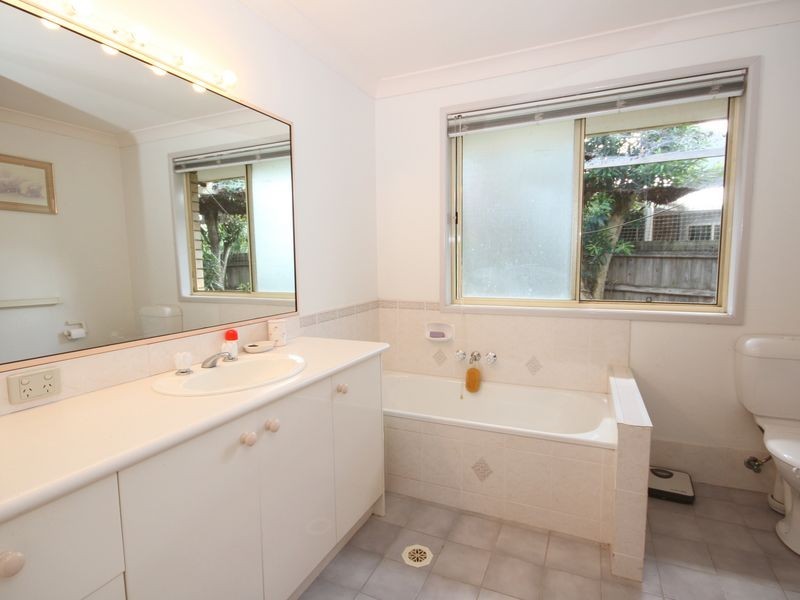 22 Hastings Crescent, Carrara QLD 4211