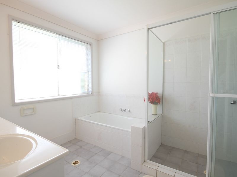 22 Hastings Crescent, Carrara QLD 4211