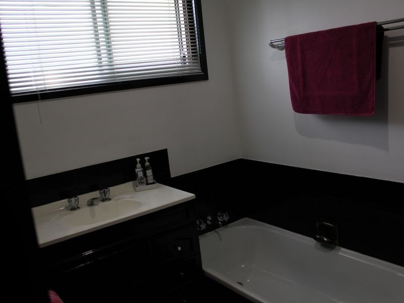4 Lachlan Avenue, Molendinar QLD 4214