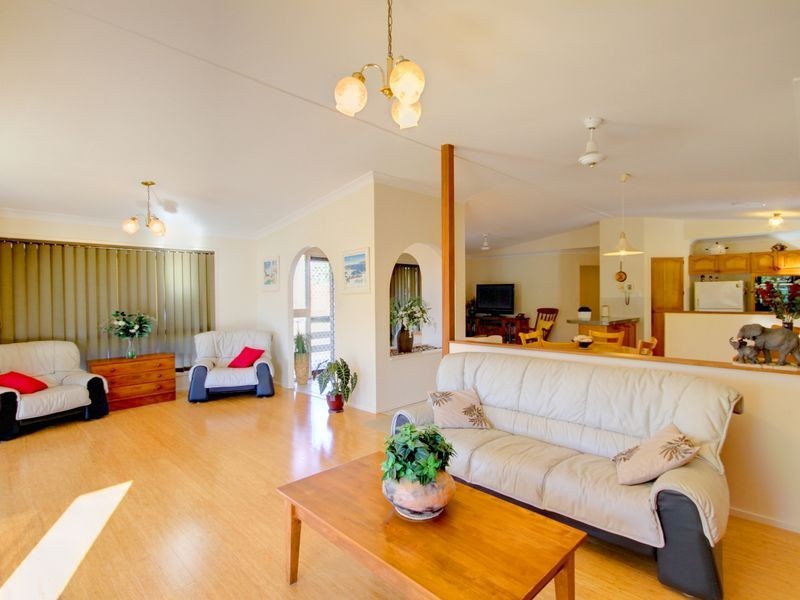 130 Explorers Way, Highland Park QLD 4211