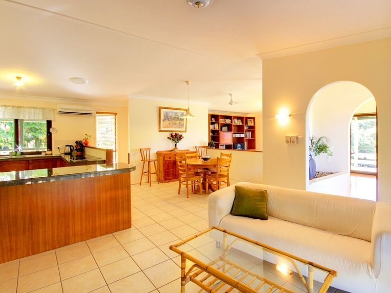 130 Explorers Way, Highland Park QLD 4211
