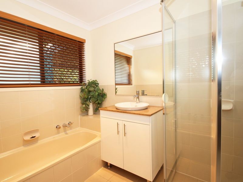 130 Explorers Way, Highland Park QLD 4211