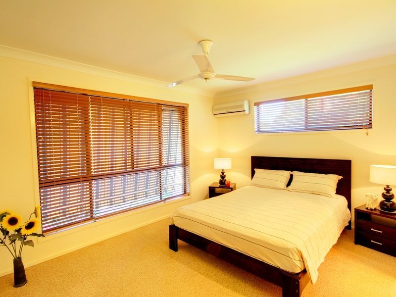 130 Explorers Way, Highland Park QLD 4211