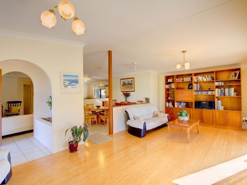130 Explorers Way, Highland Park QLD 4211