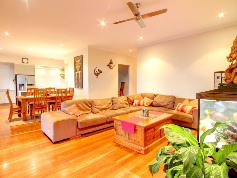 30 Convery Crescent, Highland Park QLD 4211