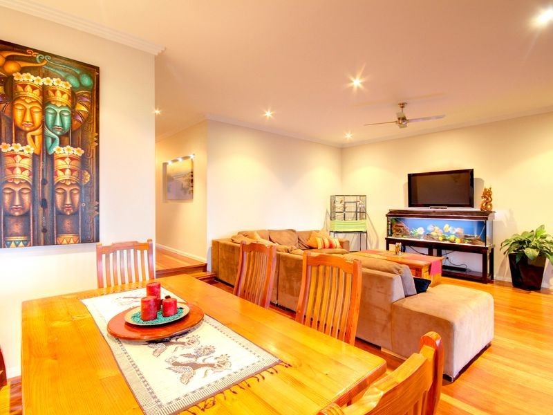 30 Convery Crescent, Highland Park QLD 4211