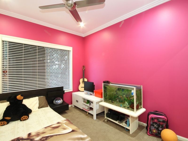 30 Convery Crescent, Highland Park QLD 4211