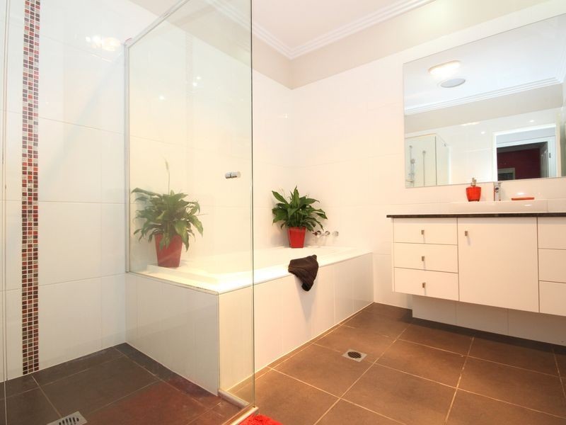 30 Convery Crescent, Highland Park QLD 4211