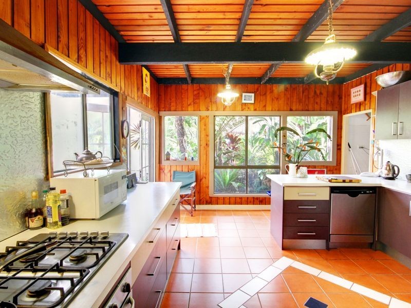 4 Yarraowee Drive, Nerang QLD 4211