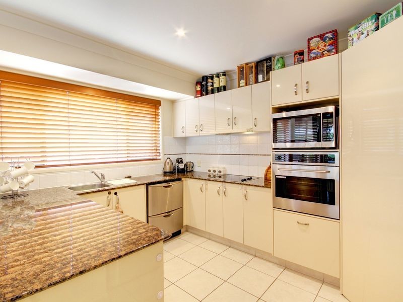 7 Josh Court, Ashmore QLD 4214